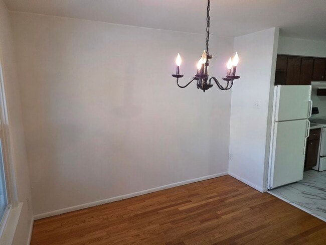 Building Photo - For Rent