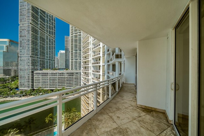 Primary Photo - 901 Brickell Key Blvd