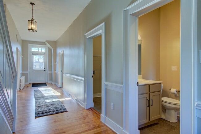 Building Photo - 796 Long Ln