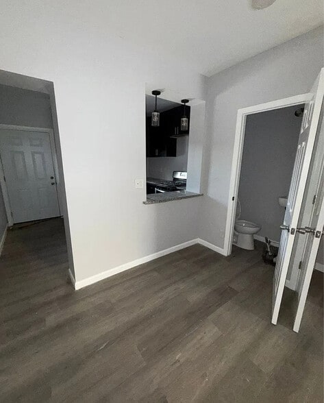 Building Photo - 25 E Abbottsford Ave