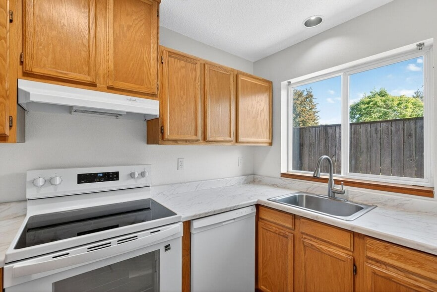 Building Photo - 470-470 W Gloucester St