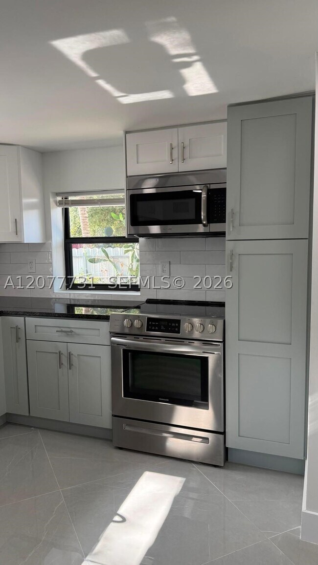 Building Photo - 305 NE 58th St