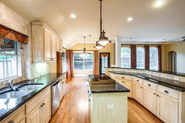 Building Photo - 725 Saxon Trail