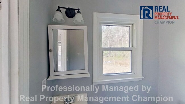 Building Photo - Recently Updated 3 BD/2 BA Home w/Open Floorplan and Attached Carport