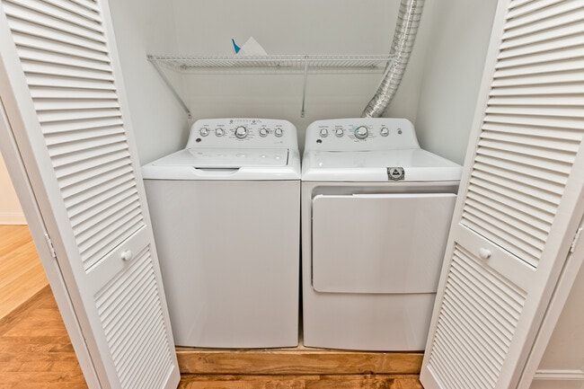 Building Photo - 1014 W Roscoe St