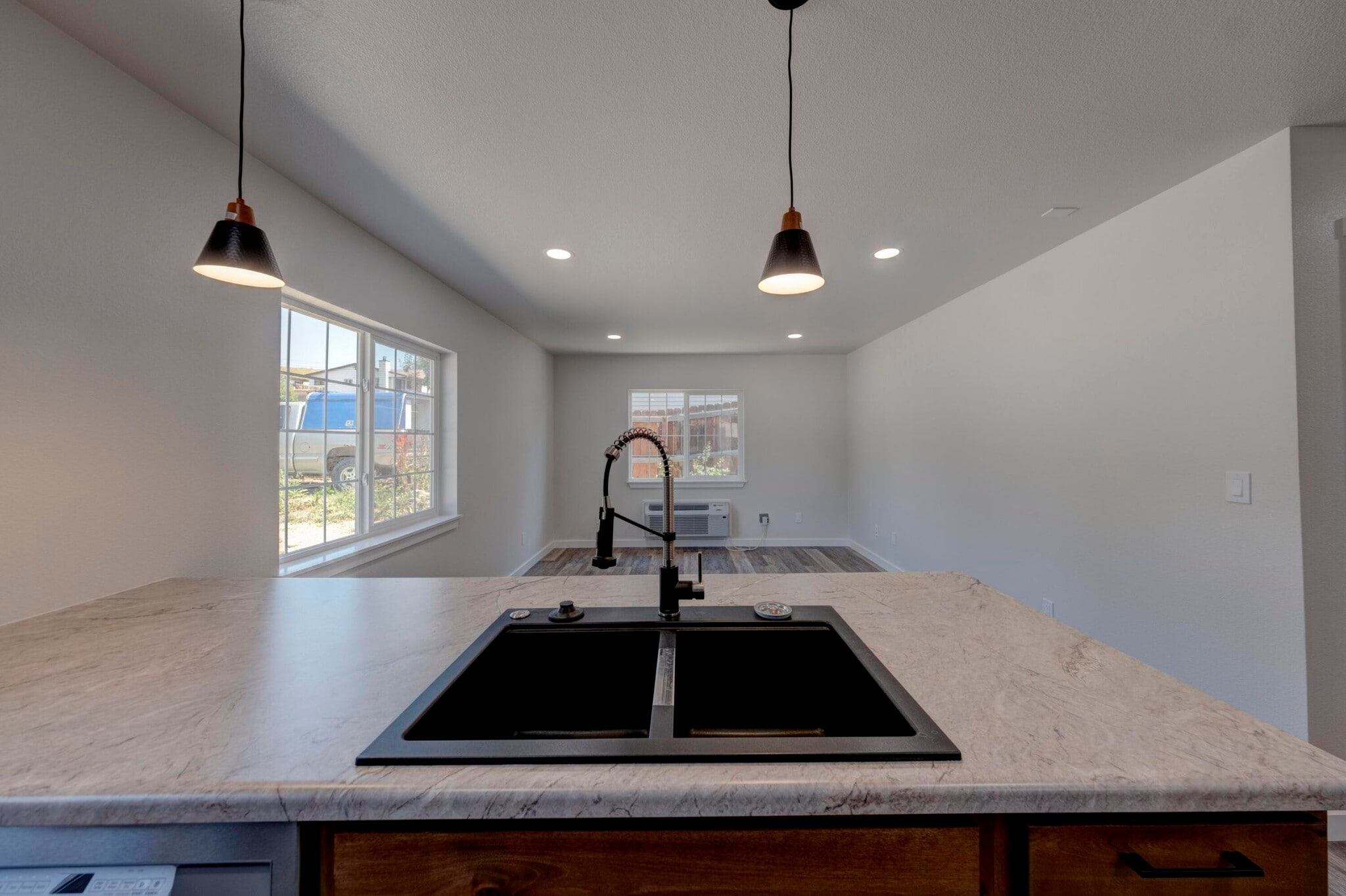 Building Photo - 744 E Loucks St