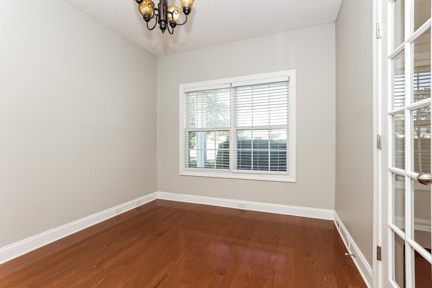 Building Photo - 2467 Oak Hill Dr