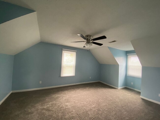 Building Photo - 607 N Greenwood Ext