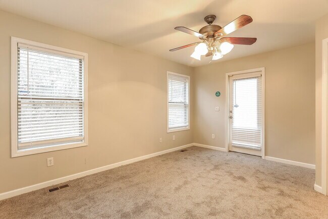 Building Photo - 110 Spring Glade Cir