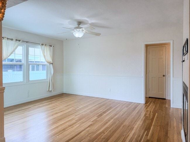 Building Photo - 3845 Sunset Ln