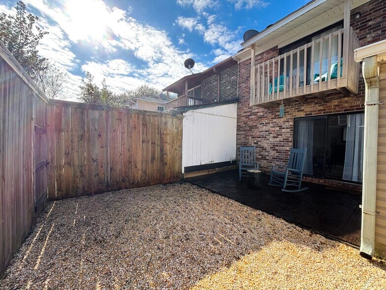 Building Photo - 904 Beresford Ct