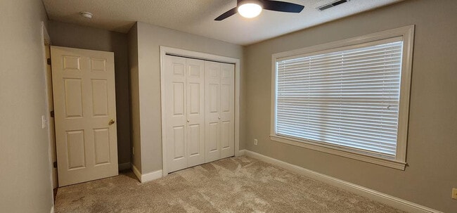 Building Photo - 1159 Shoreland Dr
