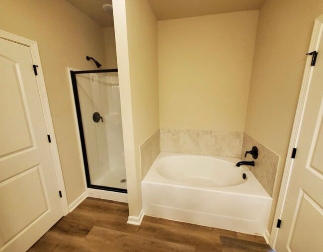 Building Photo - 3052 S Roth Ave