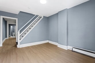 Building Photo - 2BR/1BA | Bonus Attic + Yard | Fast Approval