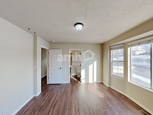 Building Photo - 1302 E 3125 N