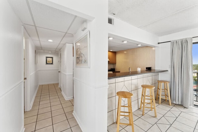 Building Photo - 8815 Thomas Dr