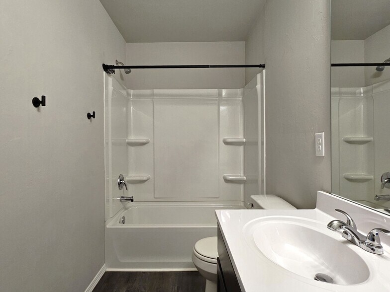 Building Photo - 4308 Driftwood Dr