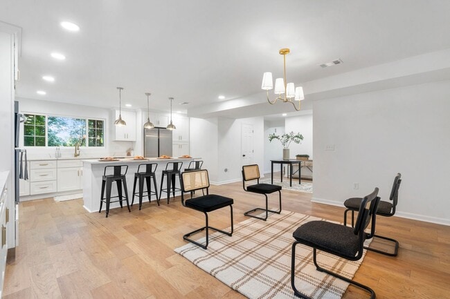 Building Photo - Beautifully Renovated 5 Bed/3 Bath Farmhouse in Upper St. Clair - Available Early June!