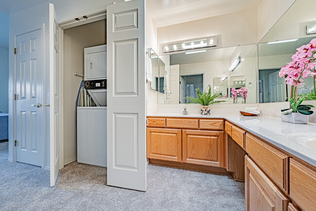 Building Photo - 1924 W Demetrie Loop