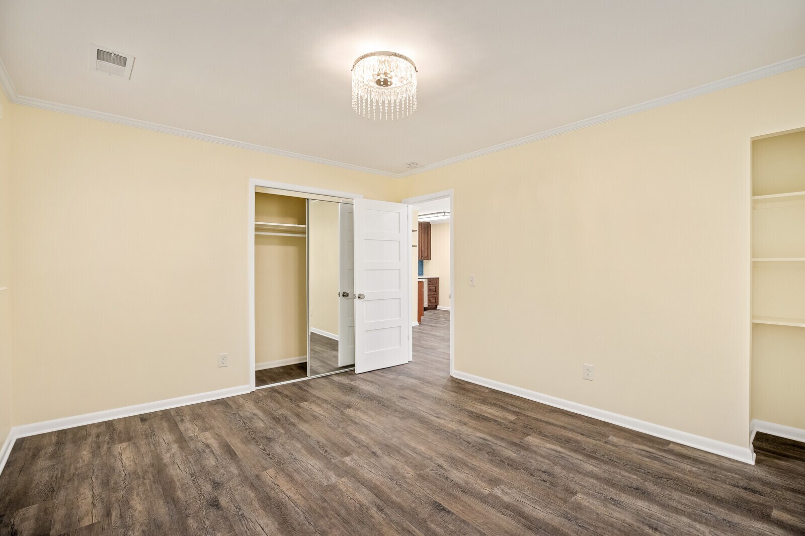 Building Photo - 2112 Sanborn Dr