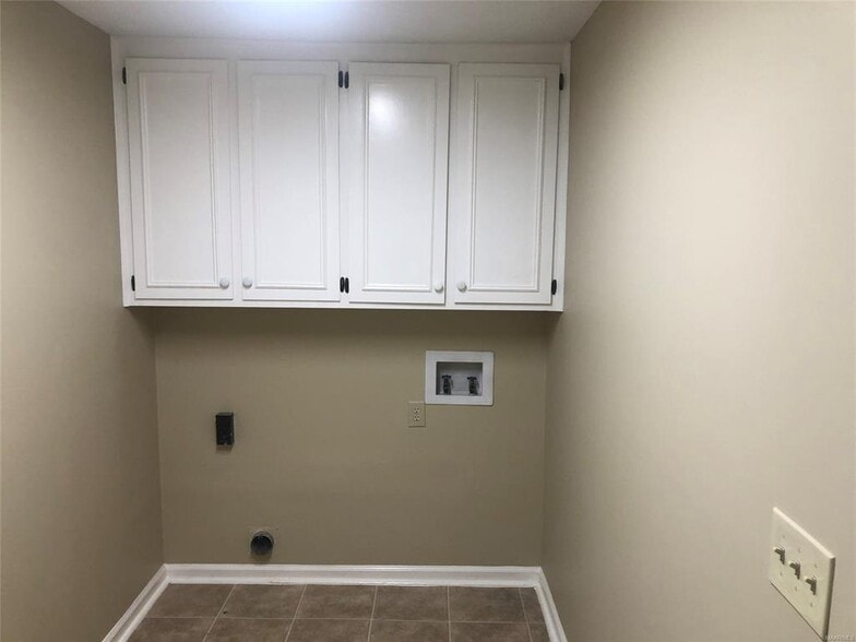 Building Photo - 4145 Johnstown Dr