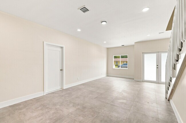 Building Photo - 4701 Evergreen Ave