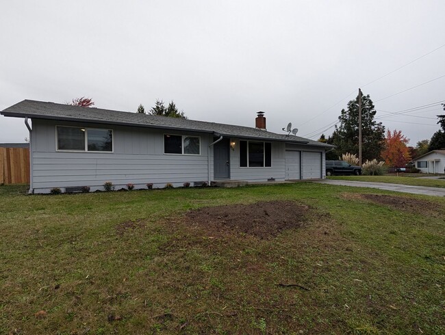 Building Photo - Lovely Updated 3-Bedroom, 1-Bath Home ~ Fu...