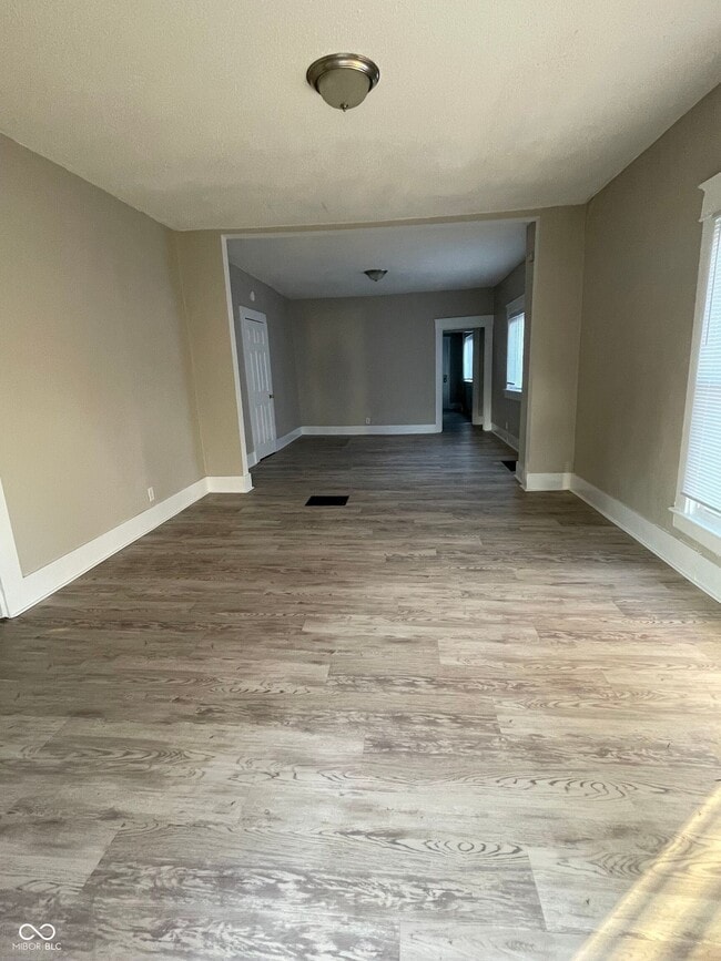 Building Photo - 324 W 41st St