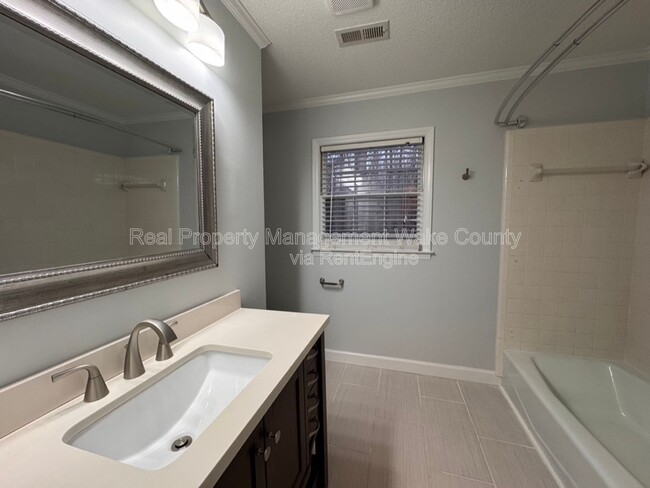 Building Photo - 102 Brodick Ct