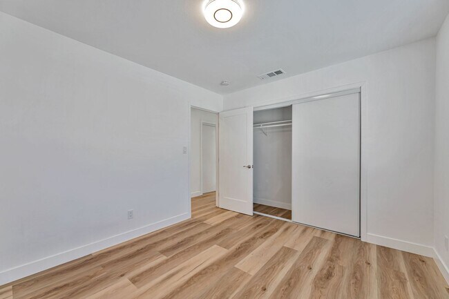 Building Photo - 2125 Walnut Grove Ave