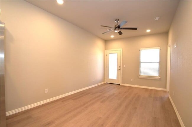 Building Photo - 1604 SW Poigai Wy