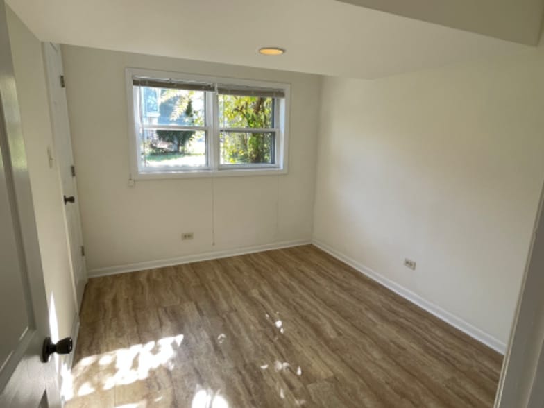 Building Photo - 2426 Highland Cir