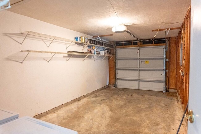 Building Photo - 3223 Albert Dr