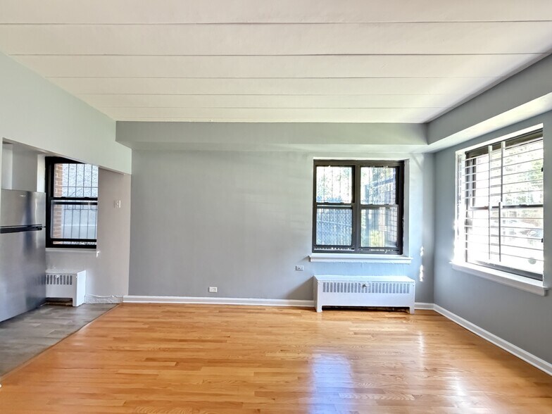 Building Photo - 1360 W Touhy Ave