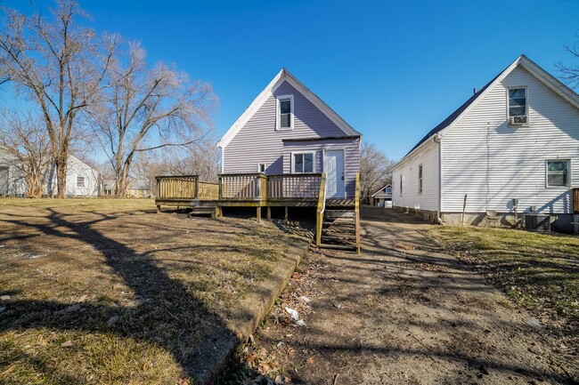Building Photo - 1725 N Gale Ave