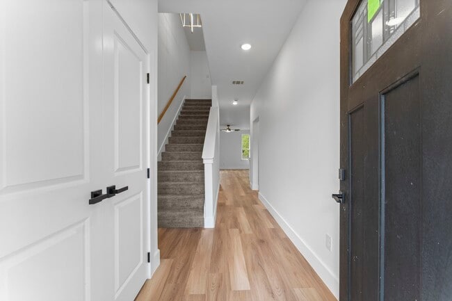 Building Photo - 8205 Carver Rd