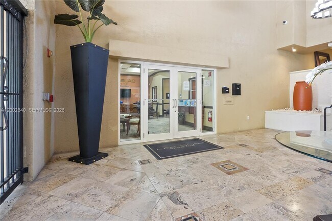 Building Photo - 520 SE 5 Ave