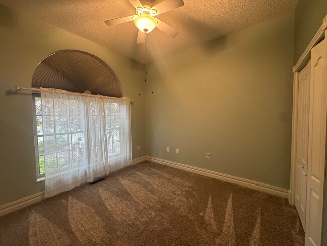 Building Photo - Stunning 3 BR 2 Bath Home!