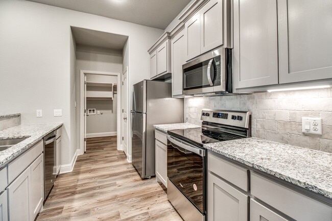 Building Photo - 2808 Orchid Dr