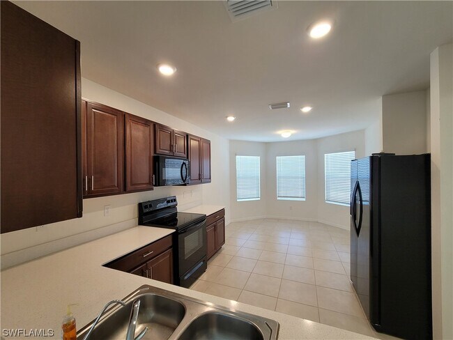 Building Photo - 1230 NW 19th St