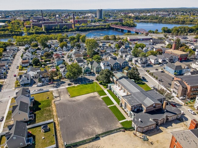 Building Photo - 241 W 6th St