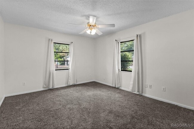 Building Photo - 83 Golfview Dr