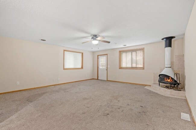 Building Photo - Modern 2-Bedroom Apartment in Hale with Fireplace, Soaking Tub & Premium Amenities