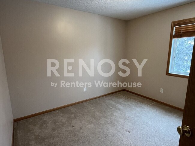 Building Photo - Available August 8 - 2 Bed/1.5 Bath Townhome in Prior Lake