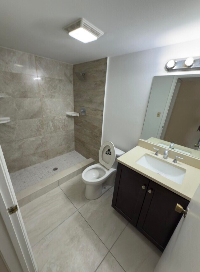 Building Photo - 1880 N Congress Ave