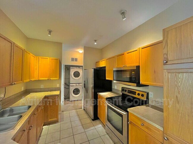 Building Photo - 3651 Oakdale Cir