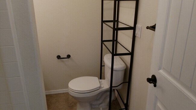 Building Photo - Modern Townhouse in Post Falls