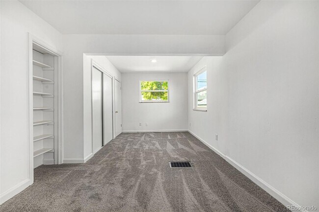 Building Photo - 1409 S Clermont St