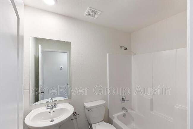 Building Photo - 410 S 12th St