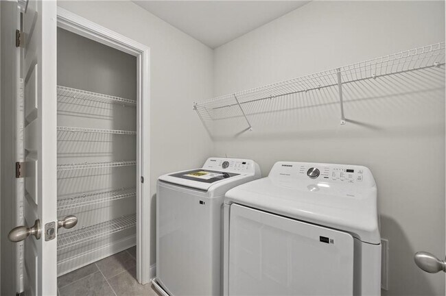 Building Photo - 523 Fundao Ln